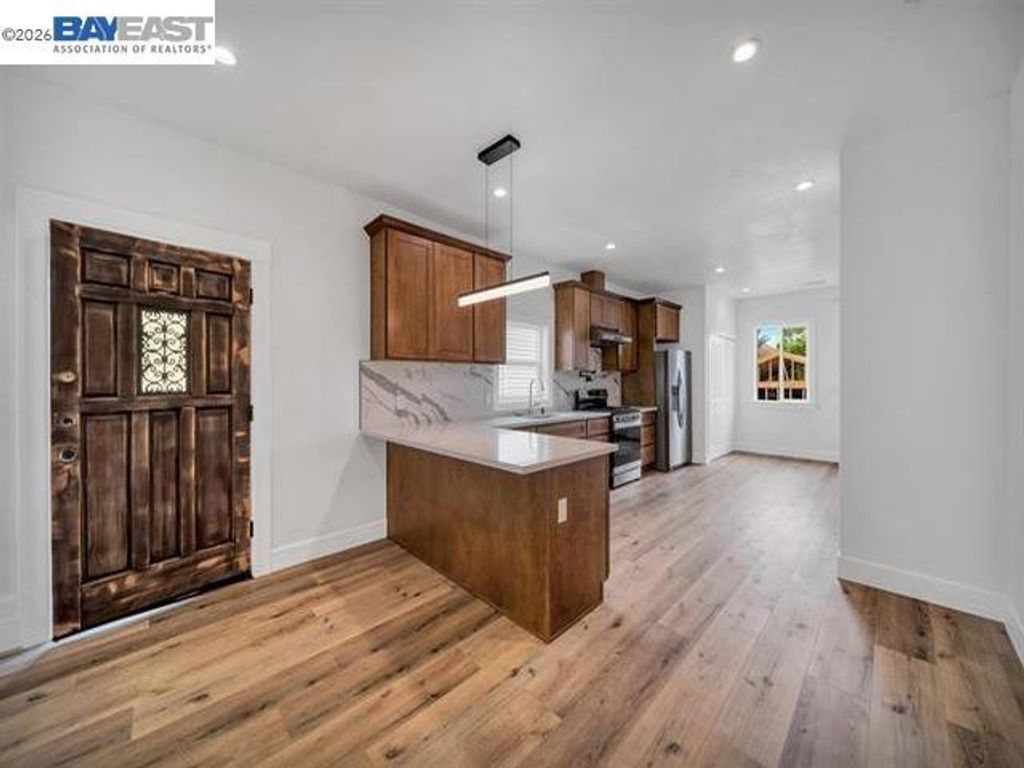 Image 17 of property listing at 3035 Logan St, Oakland, CA 94601