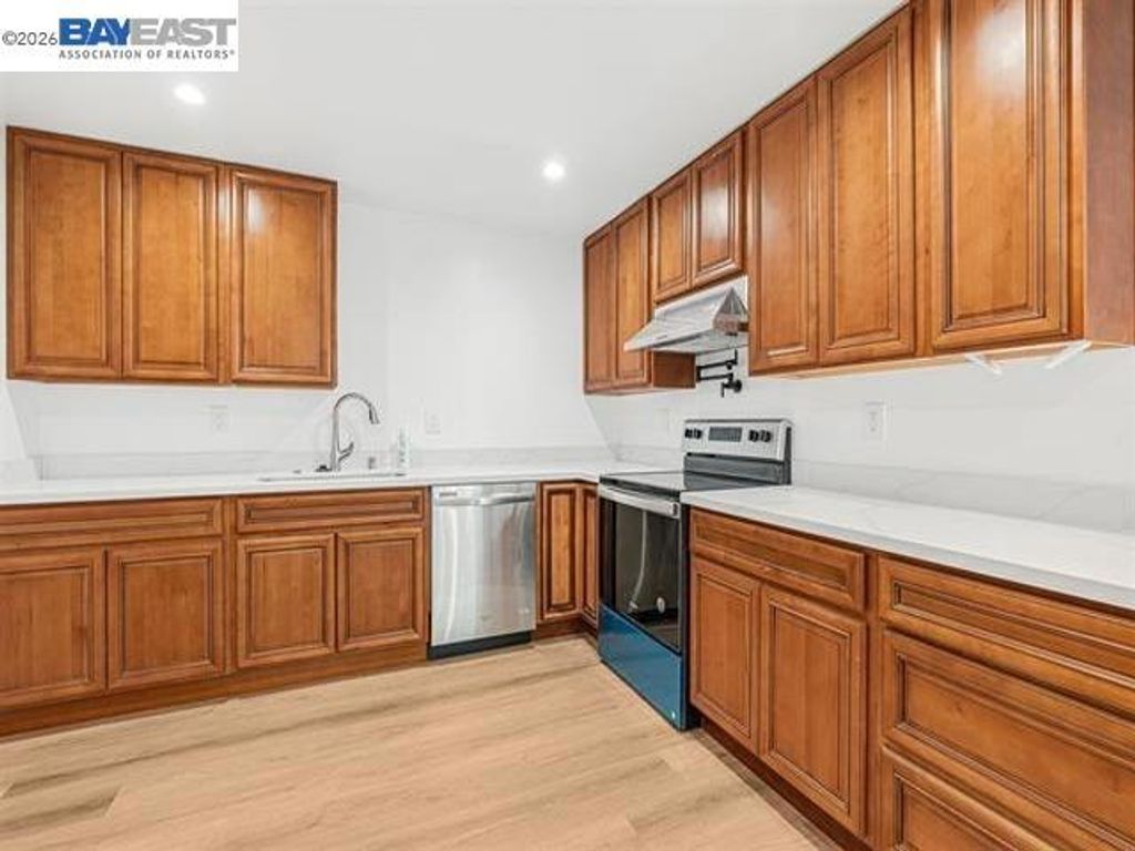 Image 21 of property listing at 3035 Logan St, Oakland, CA 94601