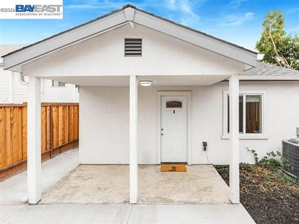 Image 3 of property listing at 3035 Logan St, Oakland, CA 94601