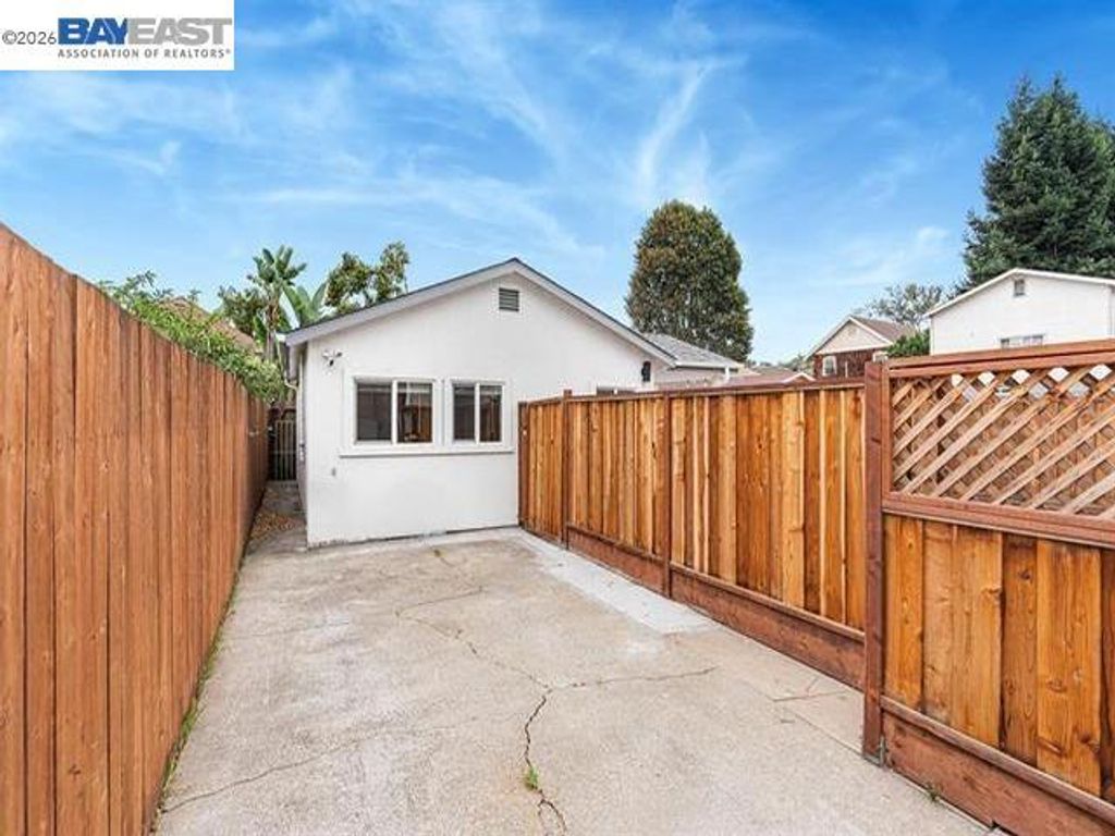 Image 5 of property listing at 3035 Logan St, Oakland, CA 94601