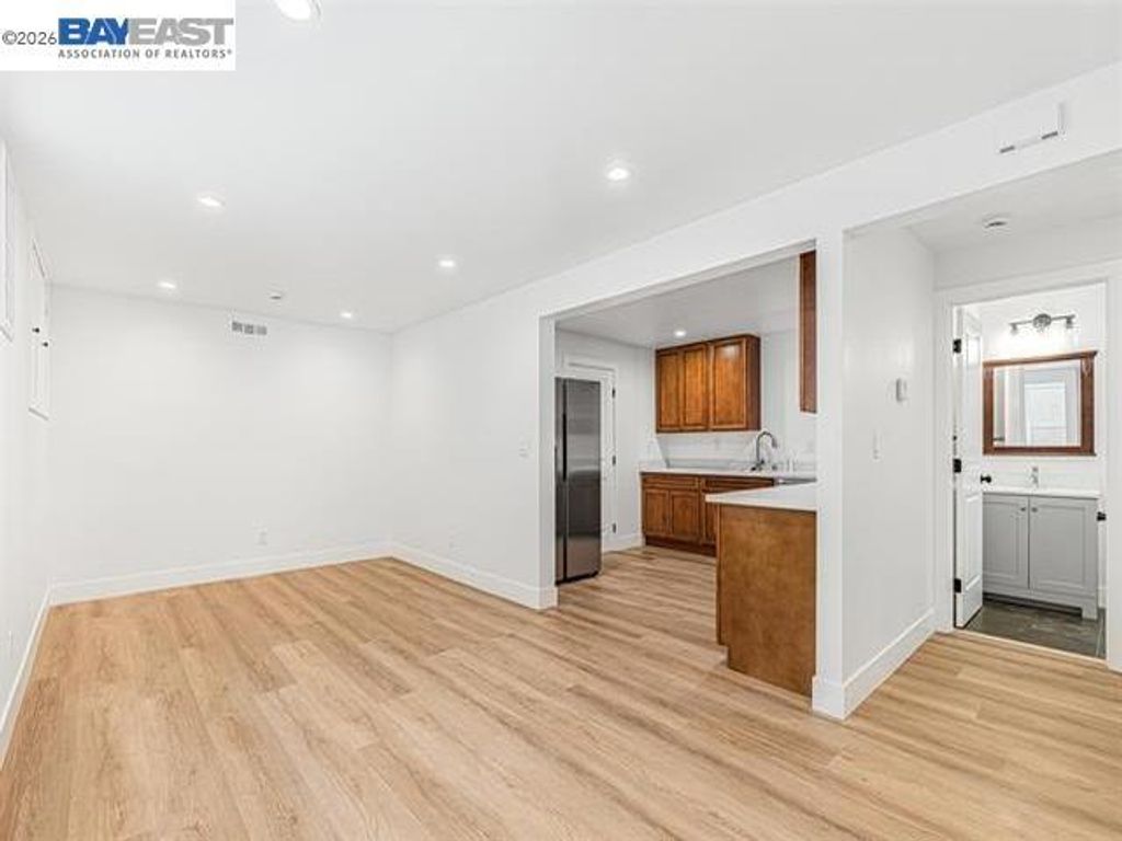 Image 6 of property listing at 3035 Logan St, Oakland, CA 94601