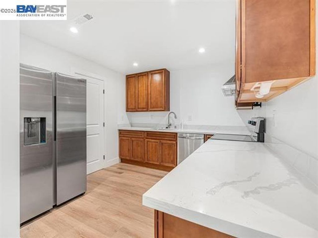 Image 8 of property listing at 3035 Logan St, Oakland, CA 94601