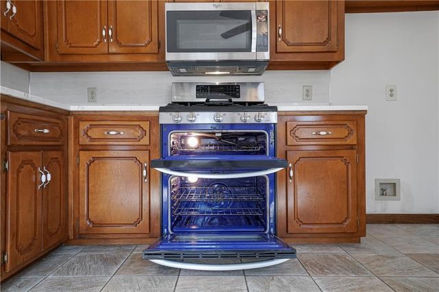 619 Stoney Creek Road, Woodstock, GA 30188