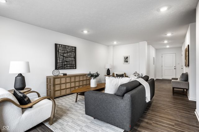 4372 Sedgewick Court, Columbus, IN 47201