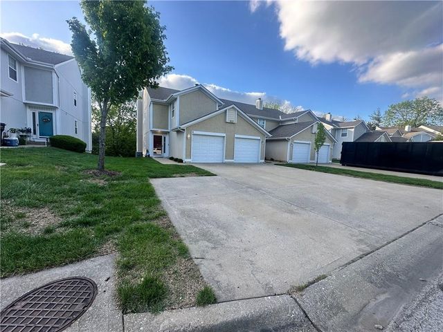 4612 NE Whispering Winds Drive A, Lee's Summit, MO 64064