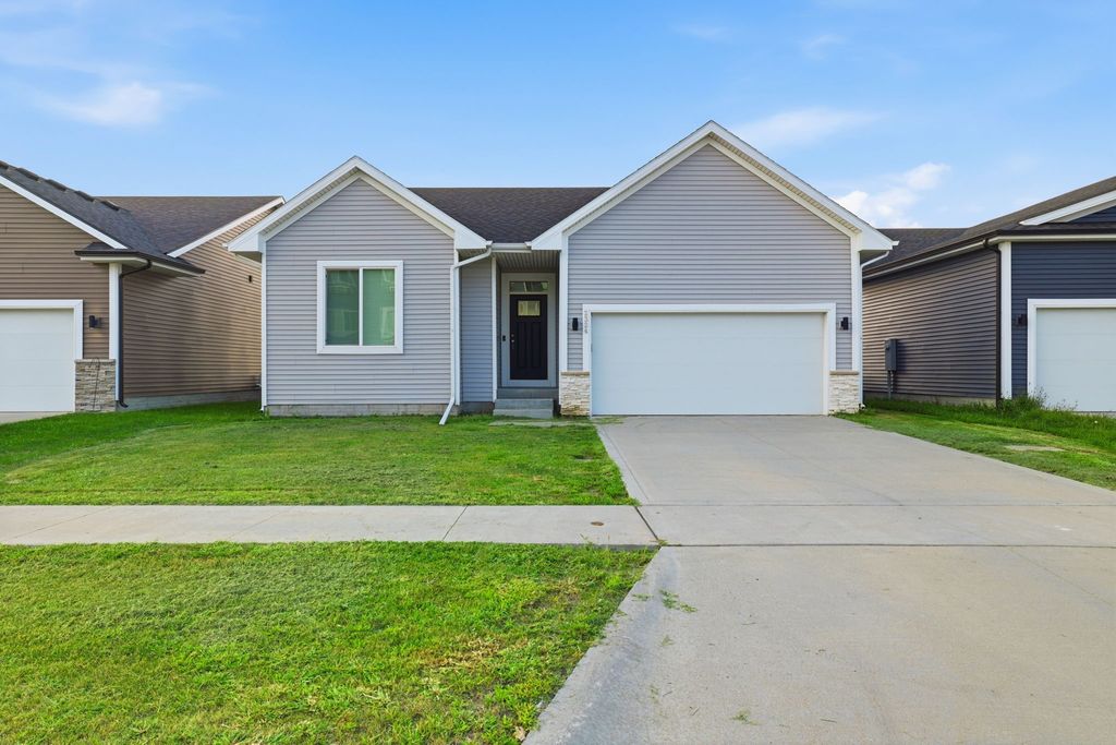 2324 Paine Street NE, Bondurant, IA 50035