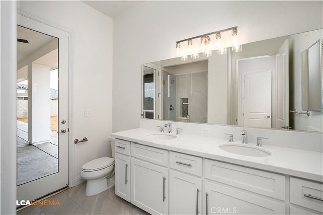 8707 Latera Court, Bakersfield, CA 93314