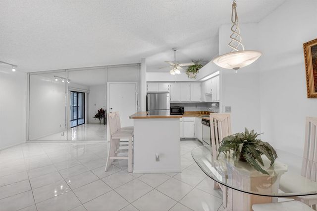 15496 Lakes Of Delray Boulevard 206, Delray Beach, FL 33484
