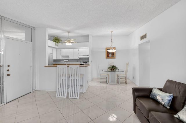 15496 Lakes Of Delray Boulevard 206, Delray Beach, FL 33484