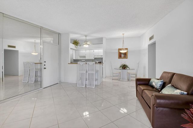 15496 Lakes Of Delray Boulevard 206, Delray Beach, FL 33484