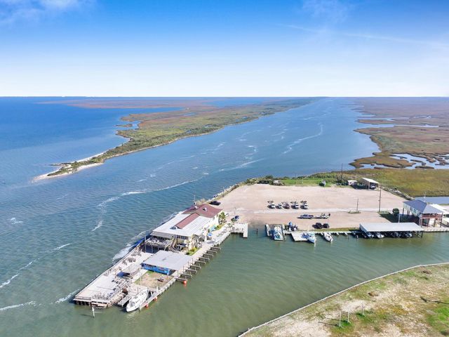 000 Middle Reef Rd, Crystal Beach, TX 77650
