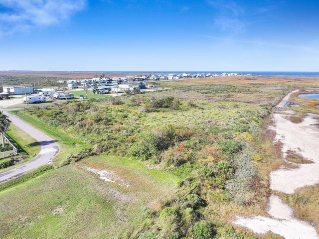 000 Middle Reef Rd, Crystal Beach, TX 77650