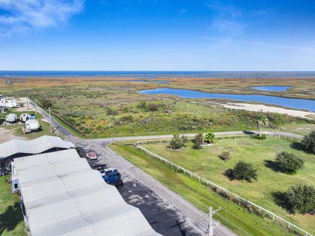 000 Middle Reef Rd, Crystal Beach, TX 77650
