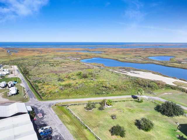 000 Middle Reef Rd, Crystal Beach, TX 77650