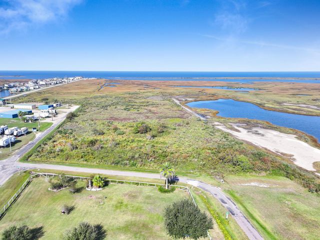 000 Middle Reef Rd, Crystal Beach, TX 77650