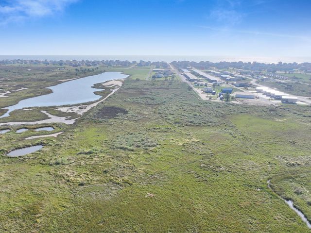 000 Middle Reef Rd, Crystal Beach, TX 77650