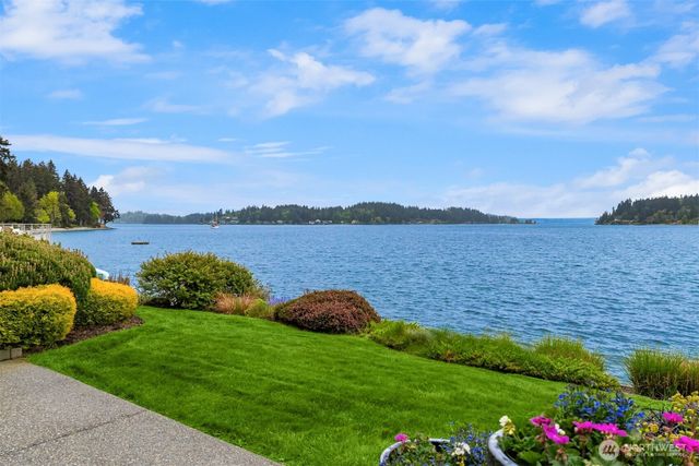 4475 Pleasant Beach Drive NE, Bainbridge Island, WA 98110