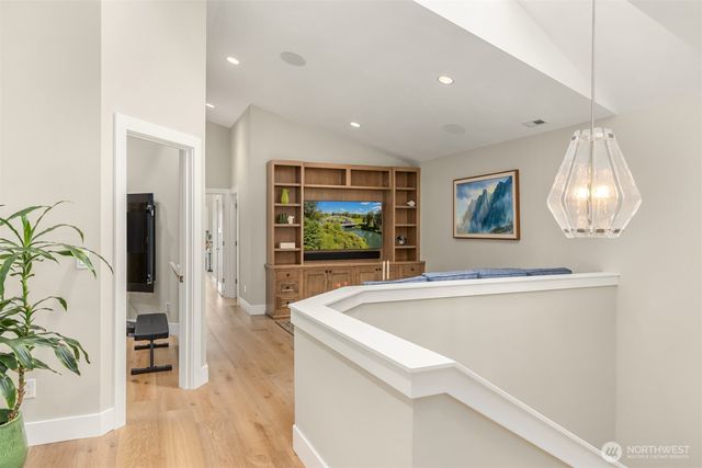 4475 Pleasant Beach Drive NE, Bainbridge Island, WA 98110