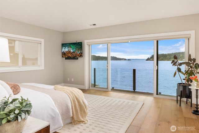 4475 Pleasant Beach Drive NE, Bainbridge Island, WA 98110