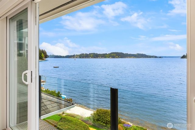 4475 Pleasant Beach Drive NE, Bainbridge Island, WA 98110