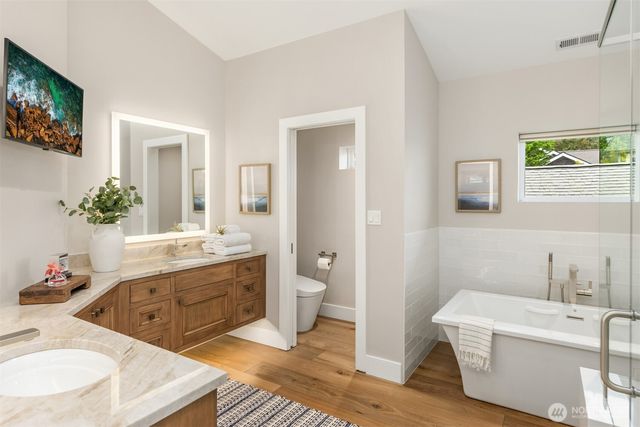 4475 Pleasant Beach Drive NE, Bainbridge Island, WA 98110