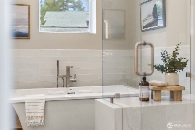 4475 Pleasant Beach Drive NE, Bainbridge Island, WA 98110