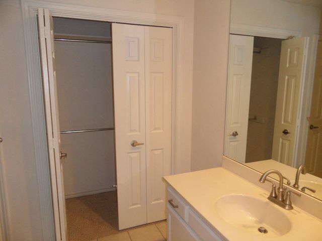 5747 Remington Park Square, Dallas, TX 75252