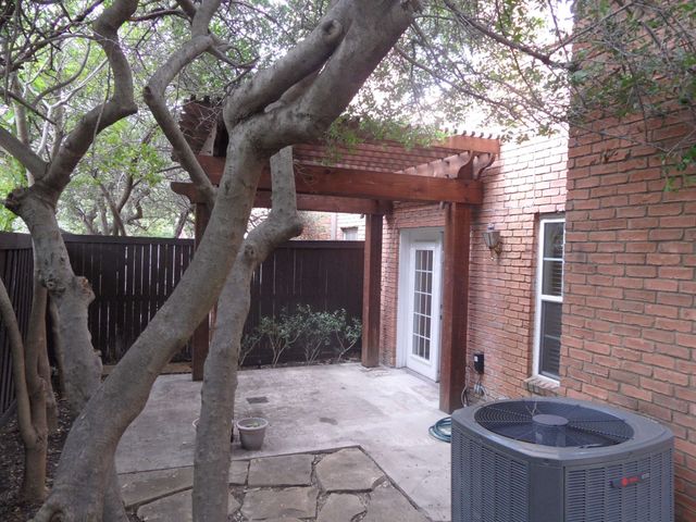 5747 Remington Park Square, Dallas, TX 75252