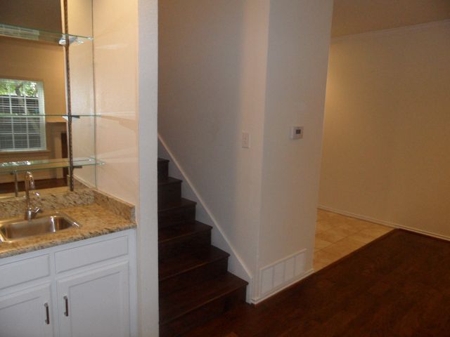 5747 Remington Park Square, Dallas, TX 75252