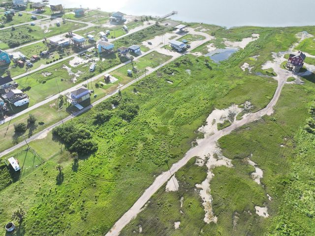 1034 Odem Road, Gilchrist, TX 77617
