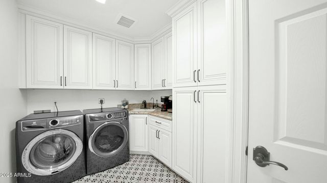 8217 E ADOBE Drive, Scottsdale, AZ 85255