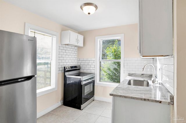 2402 W Blount St, Pensacola, FL 32505