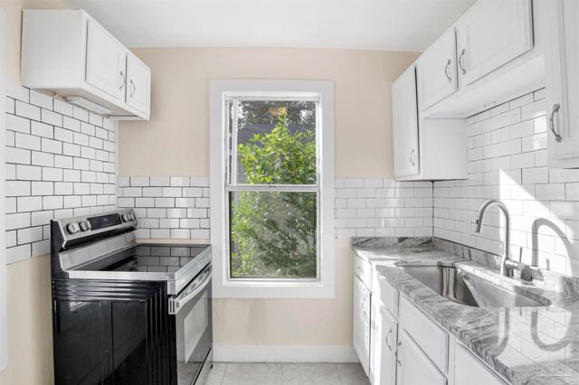 2402 W Blount St, Pensacola, FL 32505