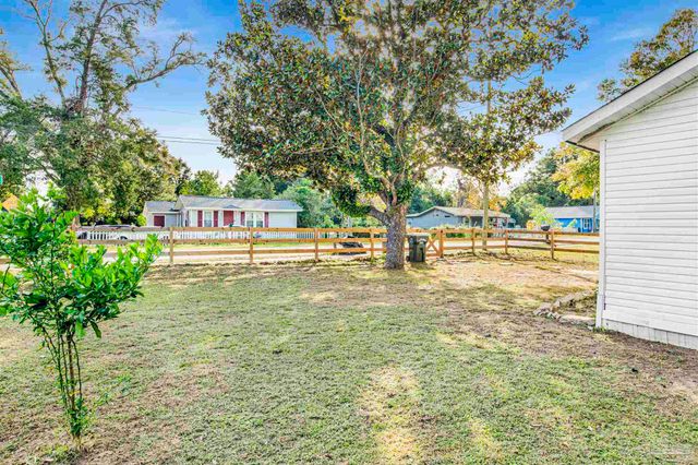 2402 W Blount St, Pensacola, FL 32505
