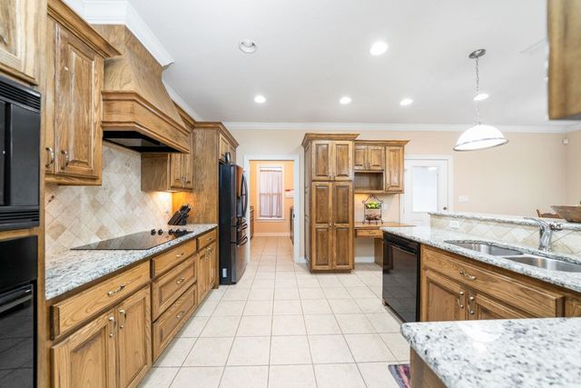 706 S White Oak Rd, White Oak, TX 75693