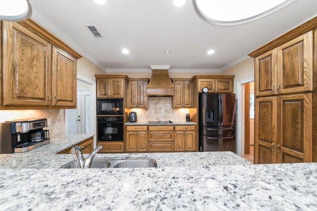 706 S White Oak Rd, White Oak, TX 75693