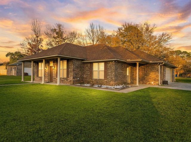 706 S White Oak Rd, White Oak, TX 75693