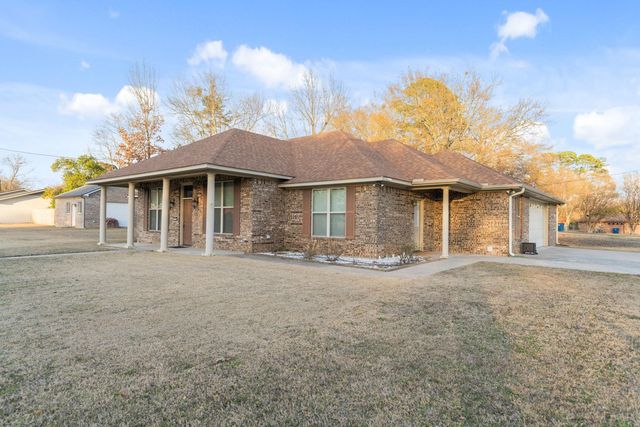 706 S White Oak Rd, White Oak, TX 75693