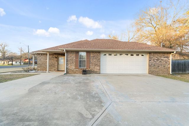 706 S White Oak Rd, White Oak, TX 75693
