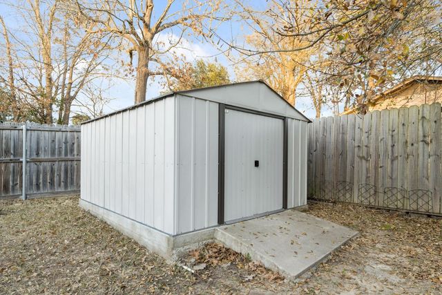 706 S White Oak Rd, White Oak, TX 75693