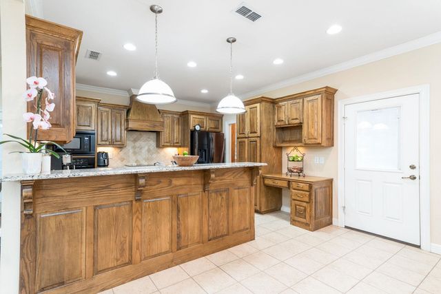 706 S White Oak Rd, White Oak, TX 75693