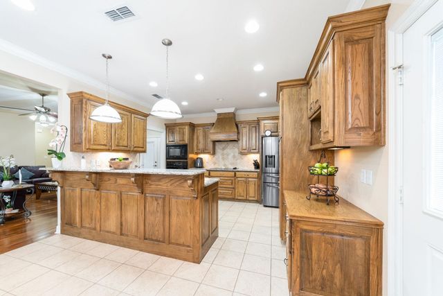 706 S White Oak Rd, White Oak, TX 75693