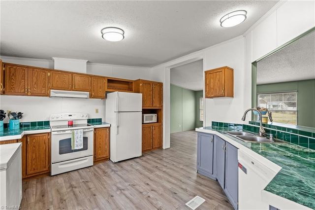 1058 Pearl Court, Randleman, NC 27317