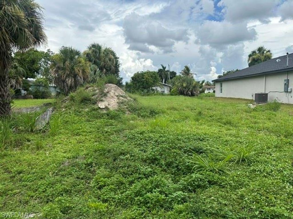 2143 Davis ST, FORT MYERS, FL 33916 — photo 2
