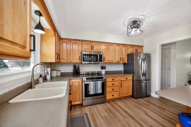 7004 Twana Drive, Urbandale, IA 50322