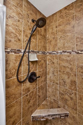 7004 Twana Drive, Urbandale, IA 50322