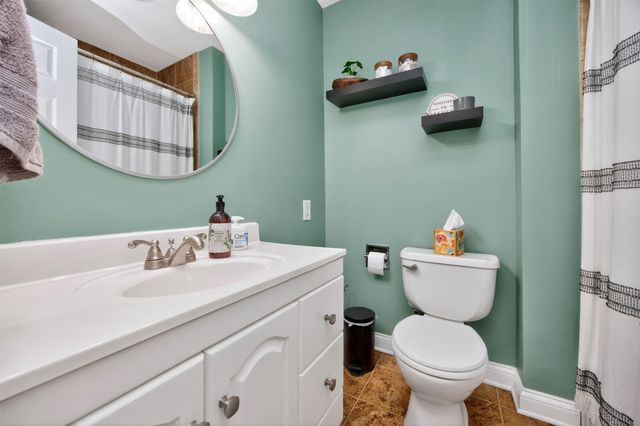 7004 Twana Drive, Urbandale, IA 50322