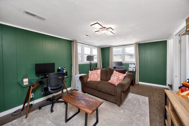 7004 Twana Drive, Urbandale, IA 50322