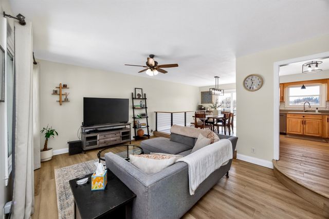 7004 Twana Drive, Urbandale, IA 50322