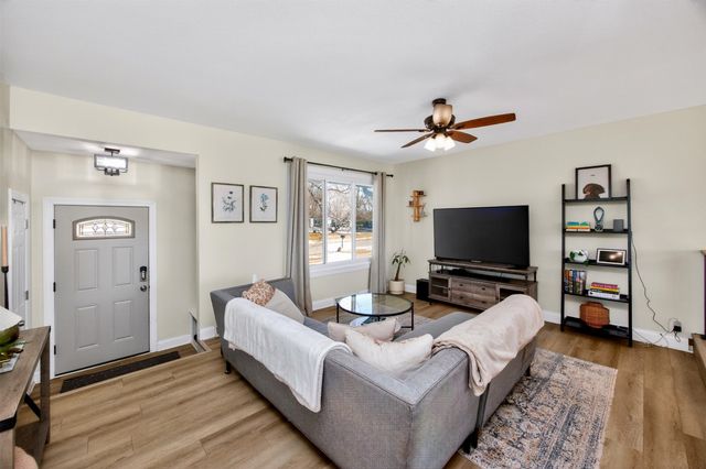 7004 Twana Drive, Urbandale, IA 50322